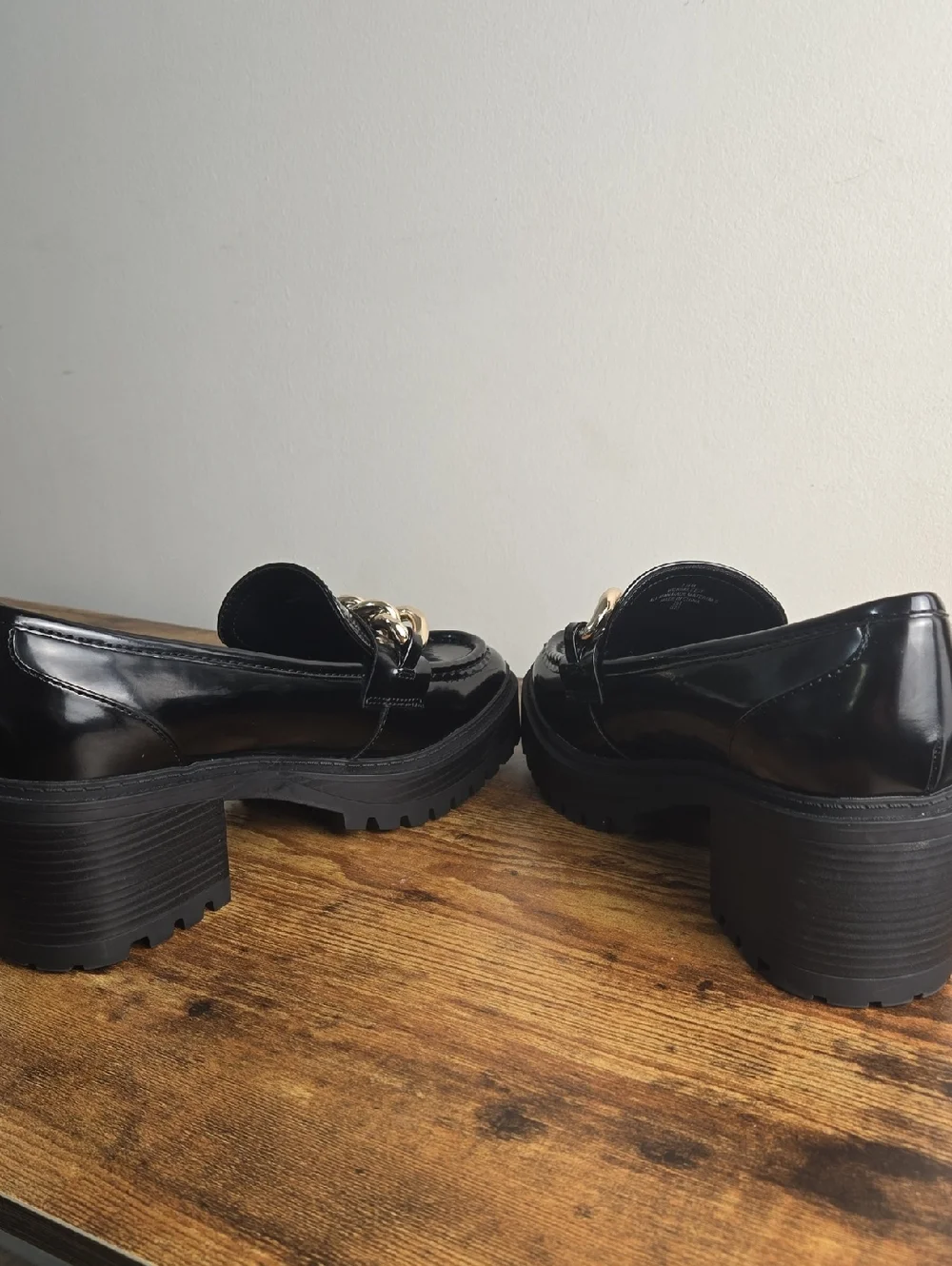 Guess Hillford Chunky Lug Sole Black Patent Chain-Trim Loafers Women's Sz 9.5